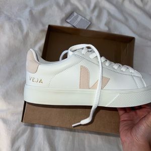 White, Beige/pink accent VEJA “VOLLEY CANVAS WHITE NAUTICO PEKIN” dh gate shoe
